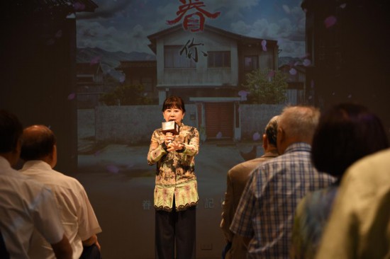 6月12日,台湾沈春池文教基金会秘书长石静文在“转角遇眷你——眷村文化记忆展”开幕式上致辞。新华社记者 李建华 摄