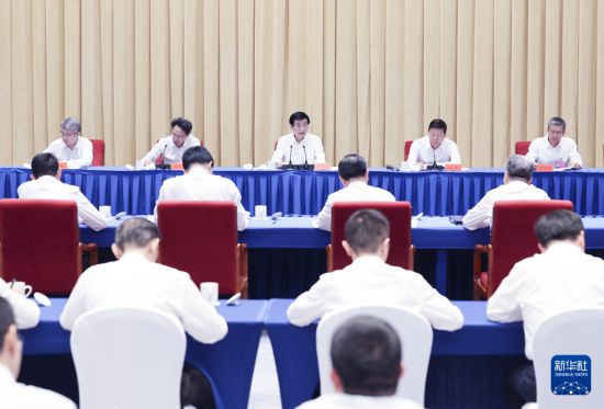 6月15日，两岸融合发展示范区建设专题推进会在福建厦门召开。中共中央政治局常委、全国政协主席王沪宁出席并讲话。新华社记者 姚大伟 摄